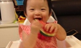 吃娱乐瓜的女孩是谁,吃娱乐瓜的女孩，她是如何成为热门话题的？